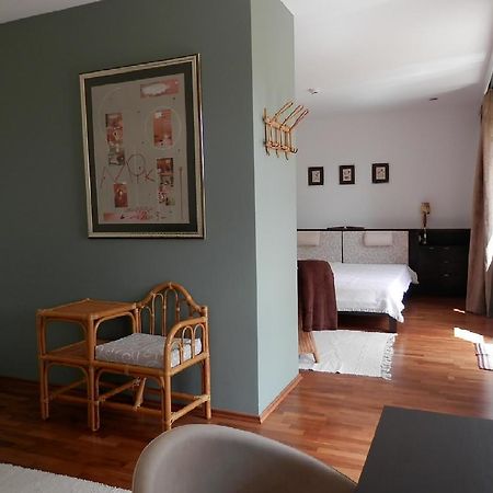 Csiki Apartman Budaörs Rum bild