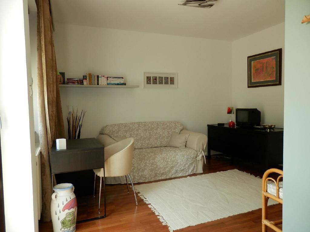 Csiki Apartman Budaörs Rum bild